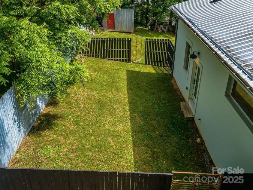 59 Alexander Road, Weaverville, NC 28787.  MLS# CAR4269115, YatesRealty ID 23853. 