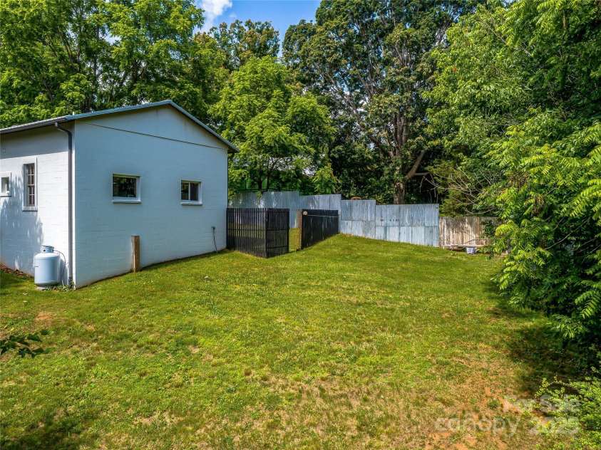 59 Alexander Road, Weaverville, NC 28787.  MLS# CAR4269115, YatesRealty ID 23853. 