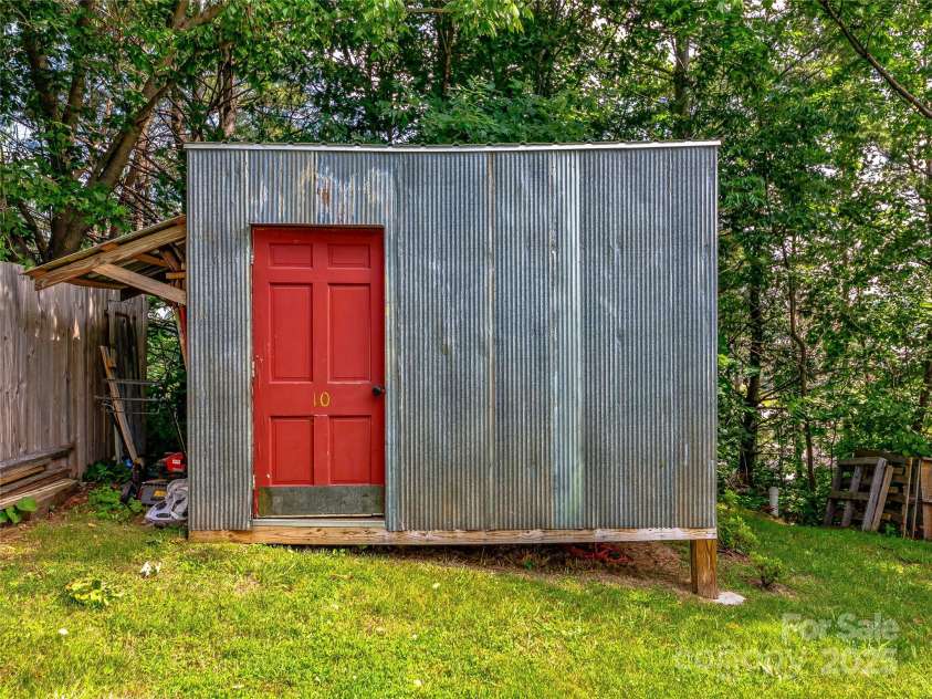 59 Alexander Road, Weaverville, NC 28787.  MLS# CAR4269115, YatesRealty ID 23853. 