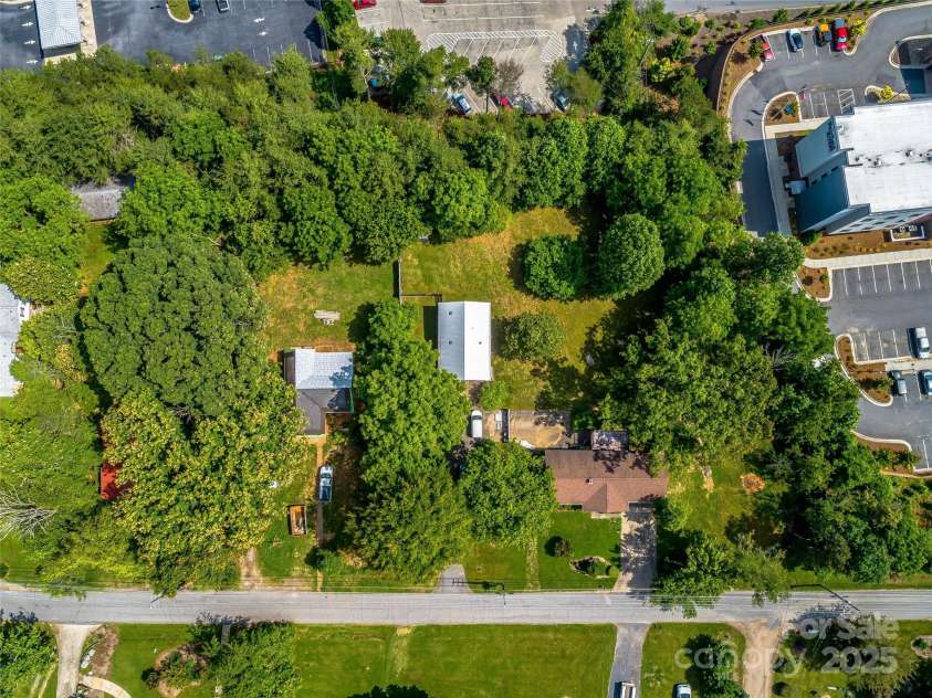 59 Alexander Road, Weaverville, NC 28787.  MLS# CAR4269115, YatesRealty ID 23853. 