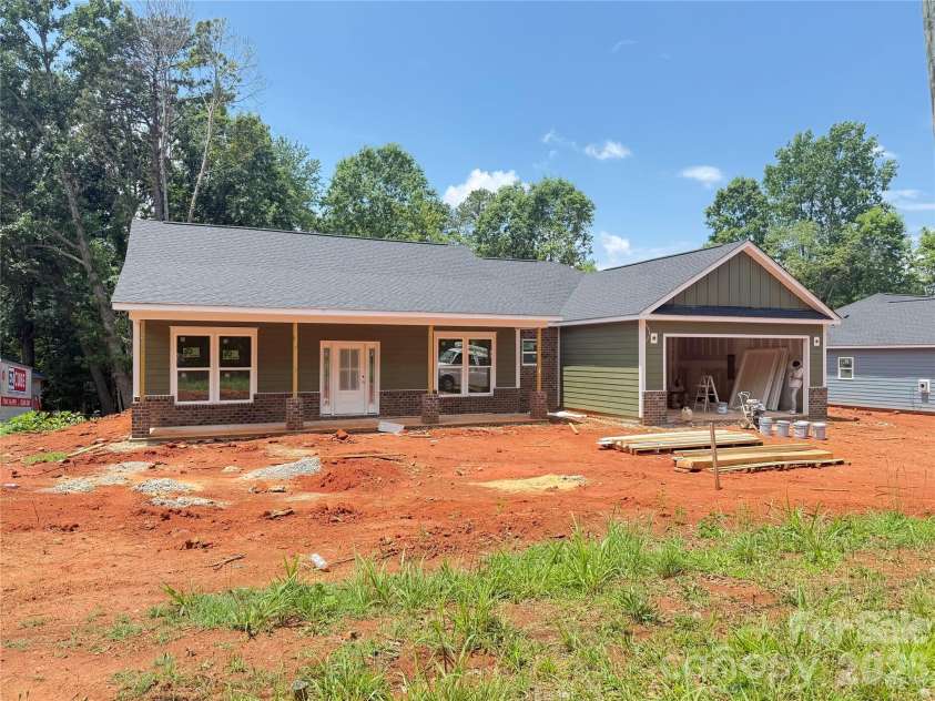 618 Central Drive, Statesville, NC 28677.  MLS# CAR4382096, YatesRealty ID 23853. 