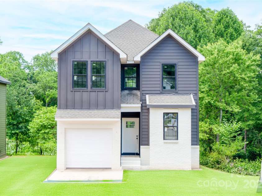 1124 8th Street, Statesville, NC 28677.  MLS# CAR4272326, YatesRealty ID 23854. 