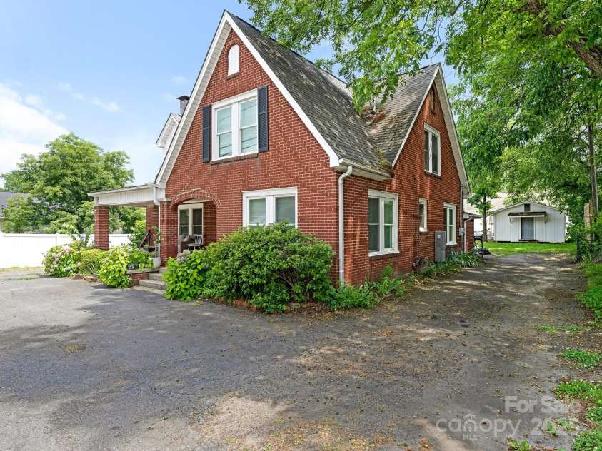 1102 Lane Street, Kannapolis, NC 28083.  MLS# CAR4275182, YatesRealty ID 23855. 