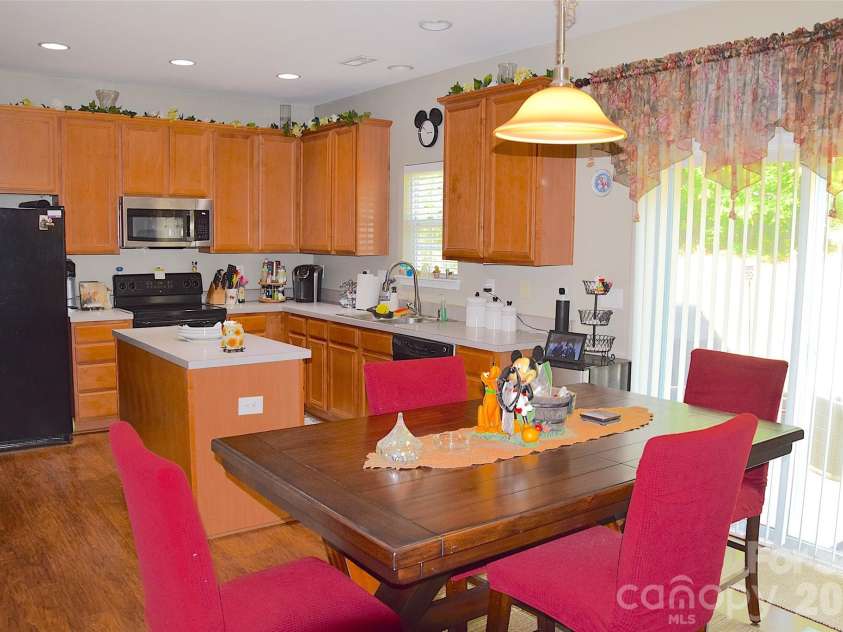 2007 Streamlet Way, Monroe, NC 28110.  MLS# CAR4376790, YatesRealty ID 23855. Eating area and kitchen.