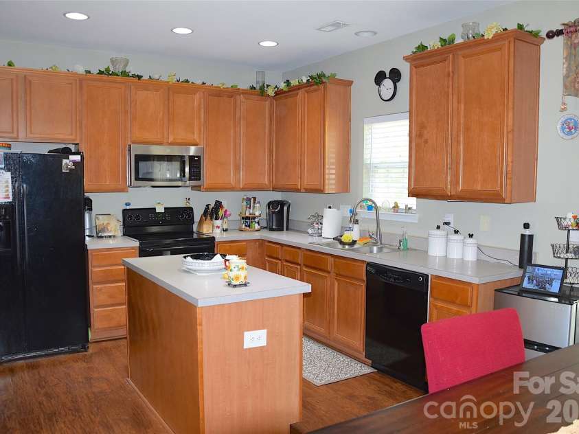 2007 Streamlet Way, Monroe, NC 28110.  MLS# CAR4376790, YatesRealty ID 23855. Kitchen.