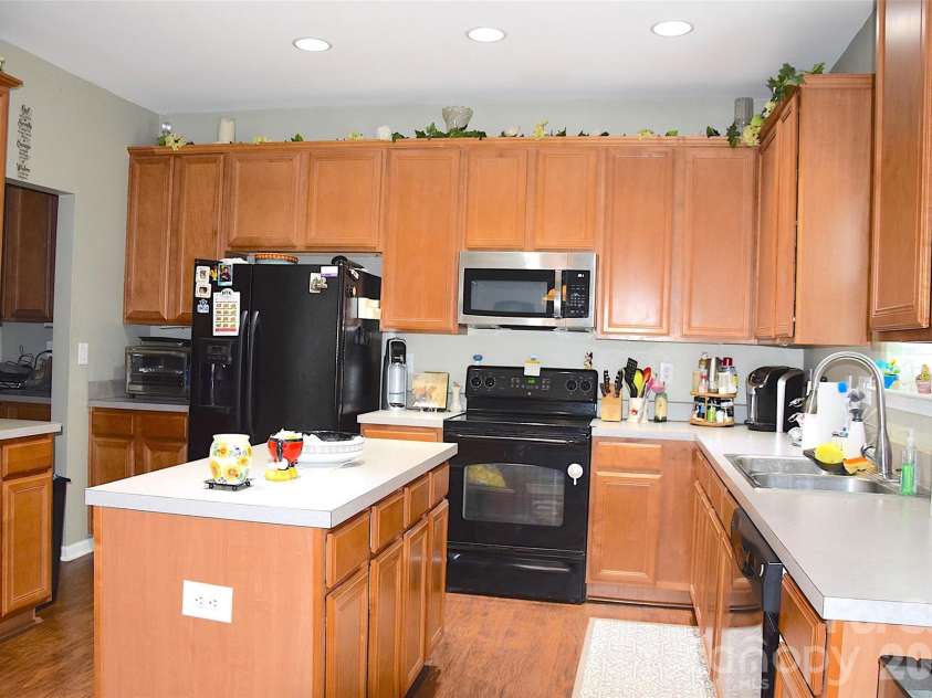 2007 Streamlet Way, Monroe, NC 28110.  MLS# CAR4376790, YatesRealty ID 23855. Kitchen.