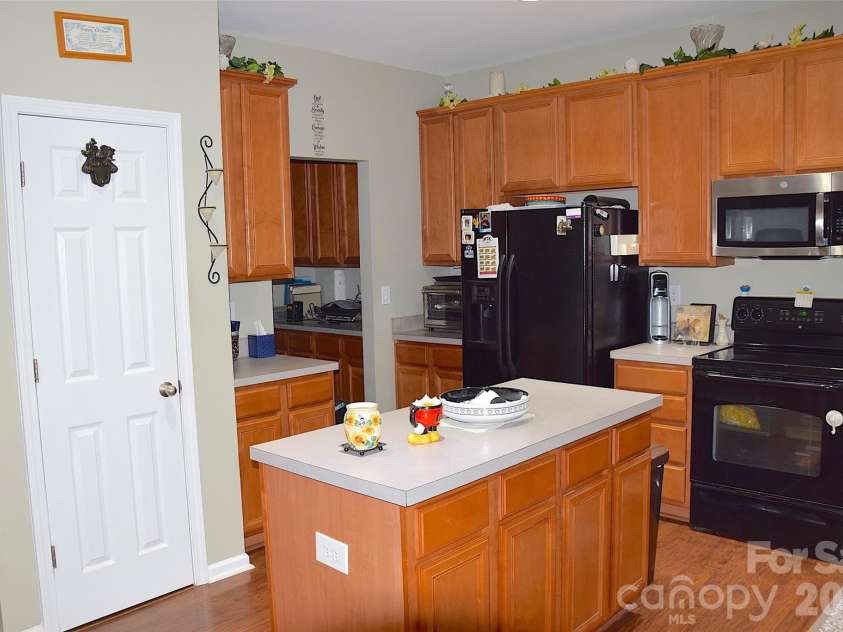 2007 Streamlet Way, Monroe, NC 28110.  MLS# CAR4376790, YatesRealty ID 23855. Kitchen.