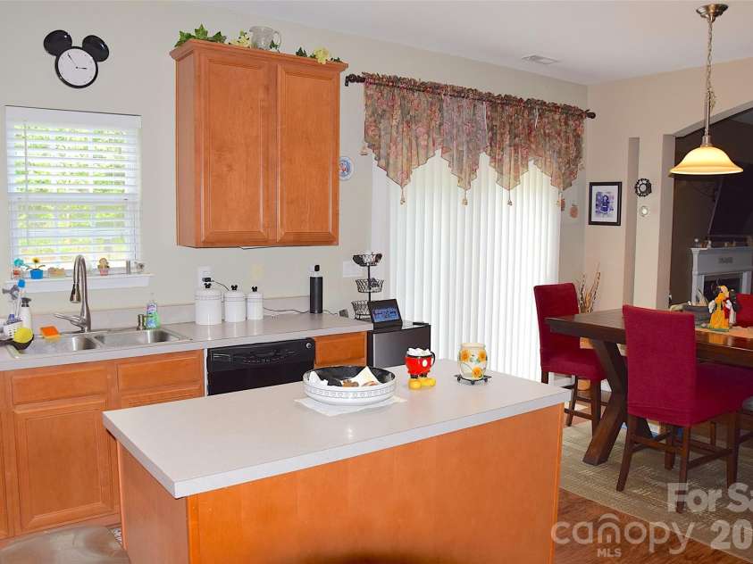 2007 Streamlet Way, Monroe, NC 28110.  MLS# CAR4376790, YatesRealty ID 23855. Kitchen and eating area.
