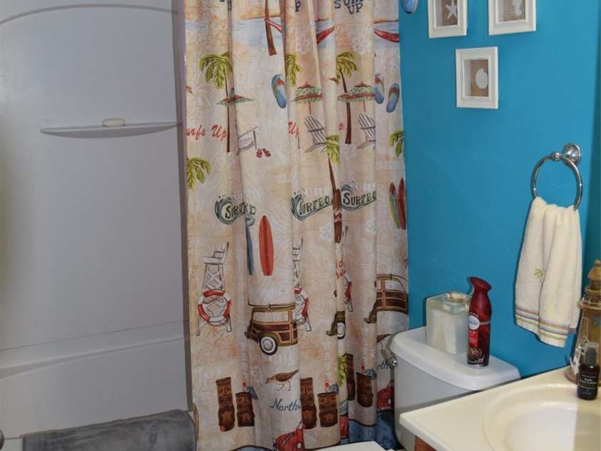 2007 Streamlet Way, Monroe, NC 28110.  MLS# CAR4376790, YatesRealty ID 23855. Upstairs full bathroom.
