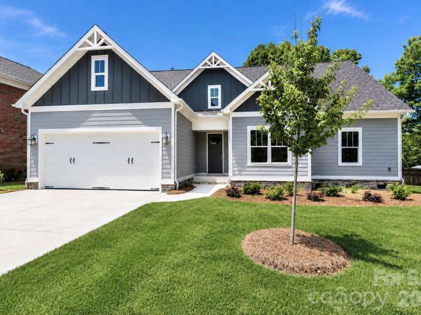 1061 The Glen Street, Statesville, NC 28677.  MLS# CAR4257155, YatesRealty ID 23857. 