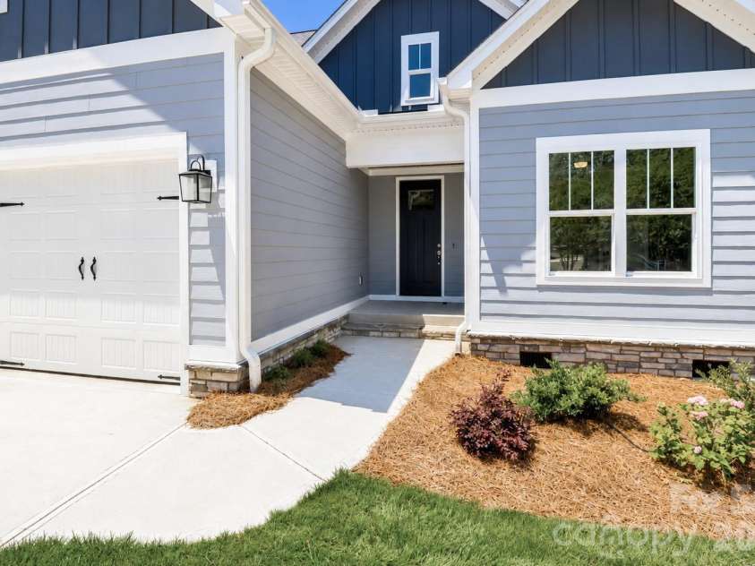 1061 The Glen Street, Statesville, NC 28677.  MLS# CAR4257155, YatesRealty ID 23857. 