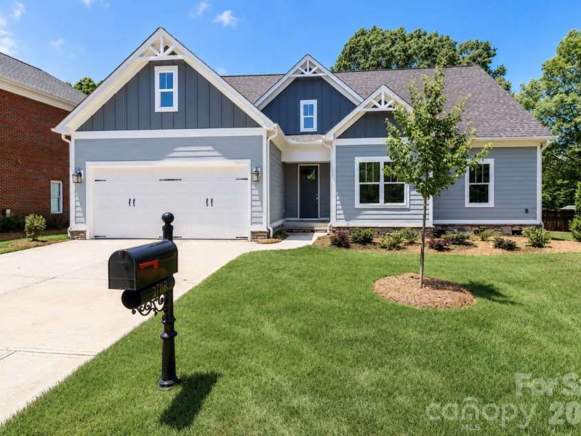 1061 The Glen Street, Statesville, NC 28677.  MLS# CAR4257155, YatesRealty ID 23857. 