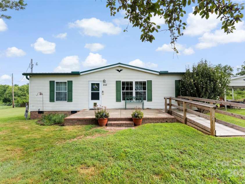 223 Green Meadows Drive, Kings Mountain, NC 28086.  MLS# CAR4275918, YatesRealty ID 23857. 
