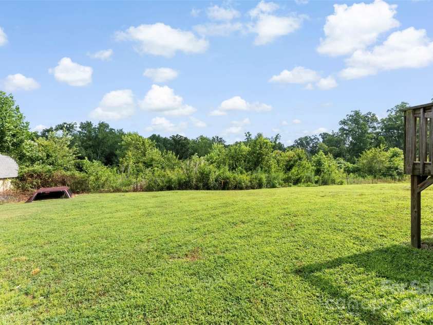 223 Green Meadows Drive, Kings Mountain, NC 28086.  MLS# CAR4275918, YatesRealty ID 23857. 