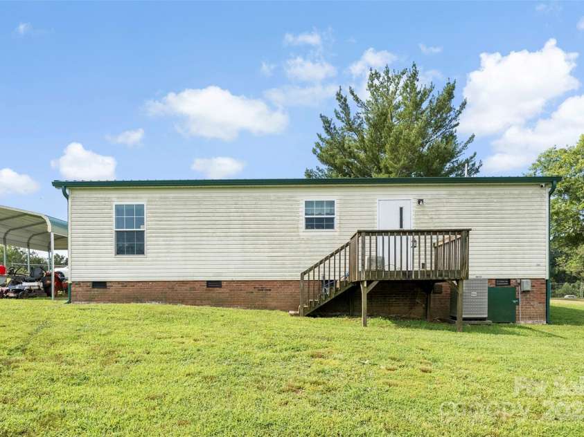 223 Green Meadows Drive, Kings Mountain, NC 28086.  MLS# CAR4275918, YatesRealty ID 23857. 