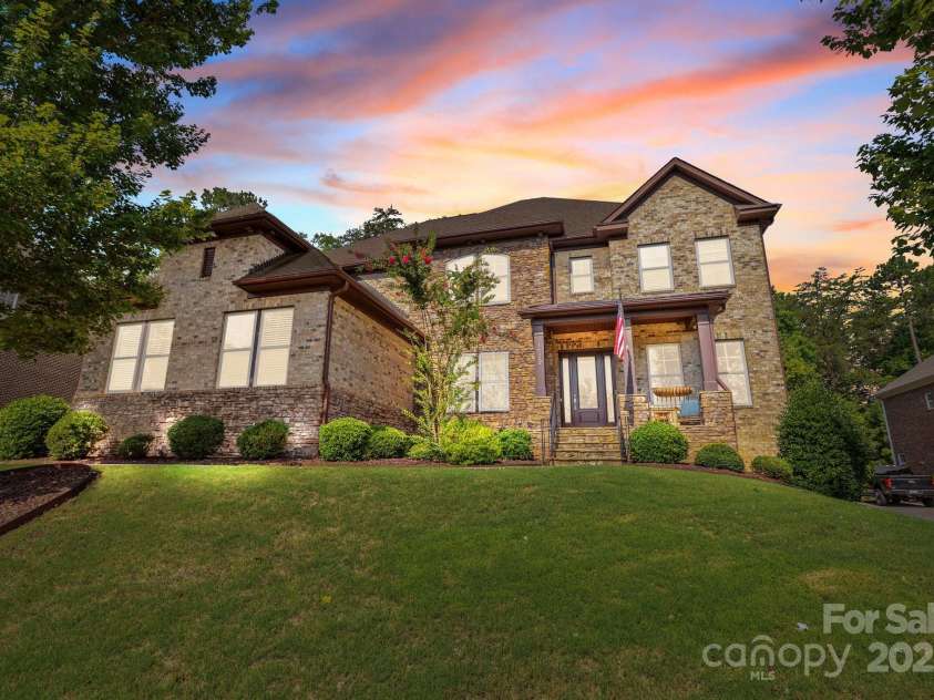 16522 Flintrock Falls Lane, Charlotte, NC 28278.  MLS# CAR4273951, YatesRealty ID 23858. 