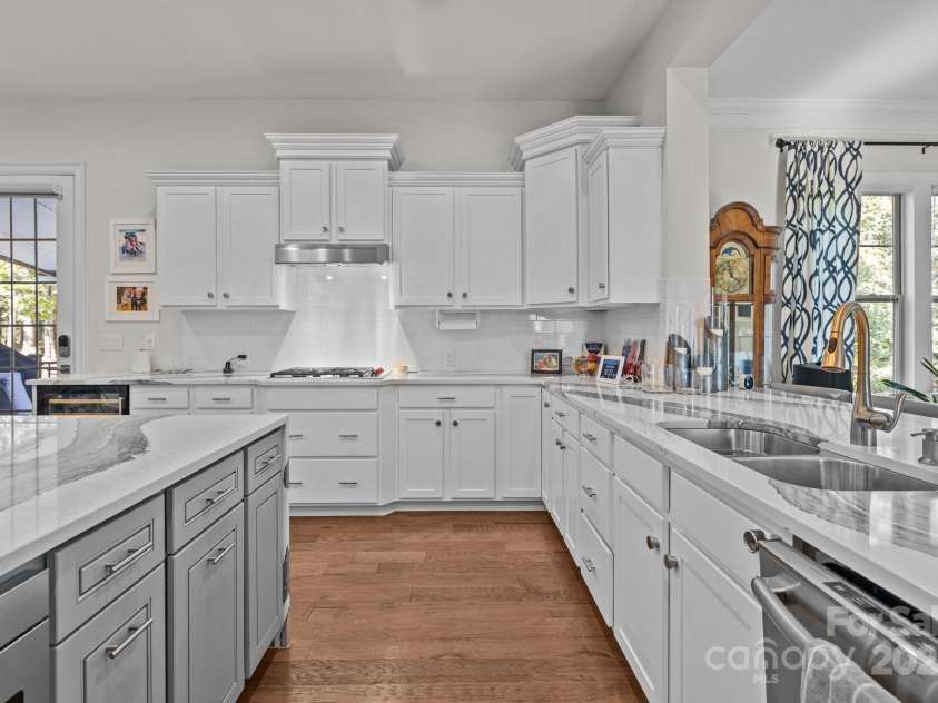 16522 Flintrock Falls Lane, Charlotte, NC 28278.  MLS# CAR4273951, YatesRealty ID 23858. 