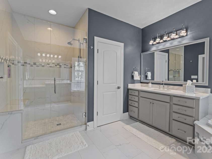 16522 Flintrock Falls Lane, Charlotte, NC 28278.  MLS# CAR4273951, YatesRealty ID 23858. 