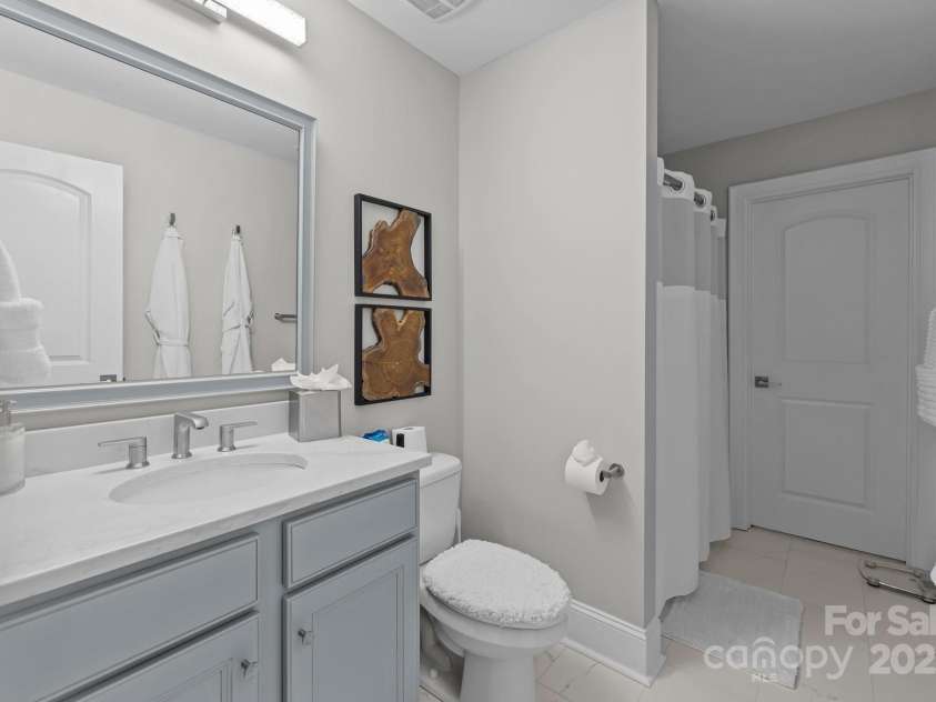 16522 Flintrock Falls Lane, Charlotte, NC 28278.  MLS# CAR4273951, YatesRealty ID 23858. 