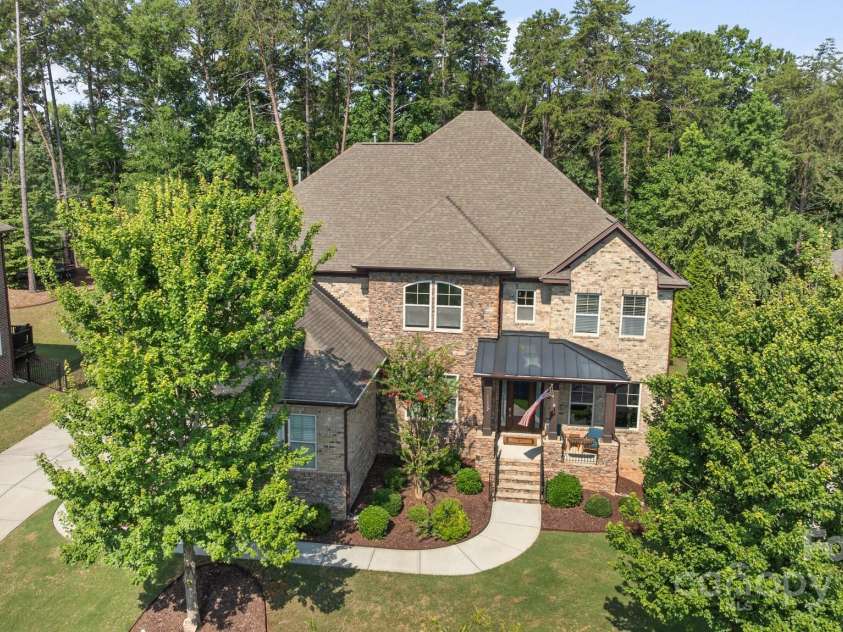 16522 Flintrock Falls Lane, Charlotte, NC 28278.  MLS# CAR4273951, YatesRealty ID 23858. 