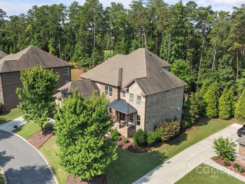 16522 Flintrock Falls Lane, Charlotte, NC 28278.  MLS# CAR4273951, YatesRealty ID 23858. 