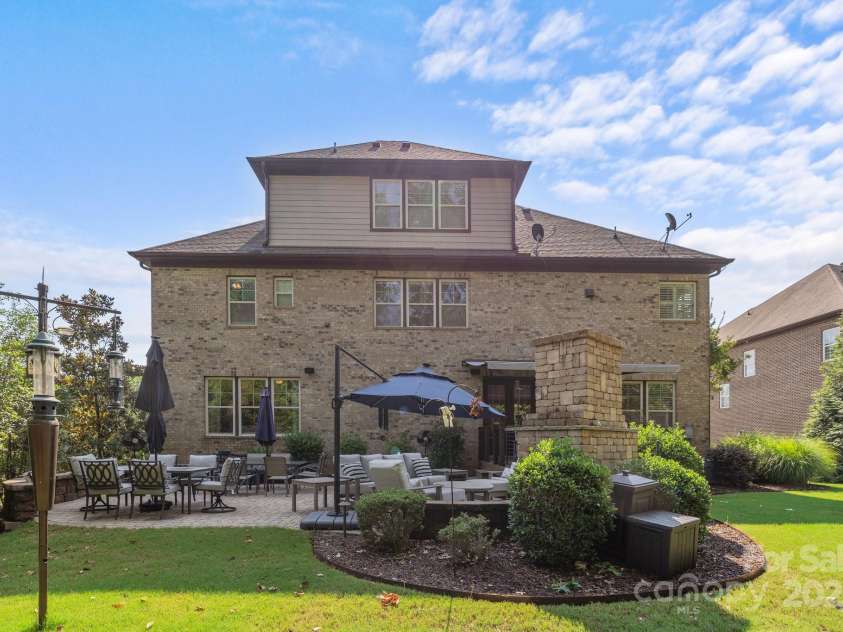 16522 Flintrock Falls Lane, Charlotte, NC 28278.  MLS# CAR4273951, YatesRealty ID 23858. 