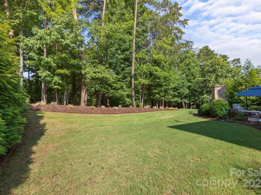 16522 Flintrock Falls Lane, Charlotte, NC 28278.  MLS# CAR4273951, YatesRealty ID 23858. 