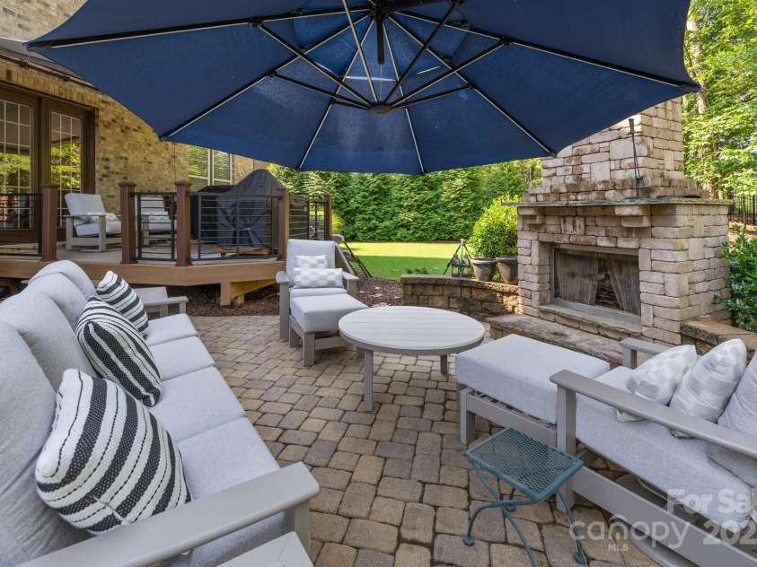 16522 Flintrock Falls Lane, Charlotte, NC 28278.  MLS# CAR4273951, YatesRealty ID 23858. 