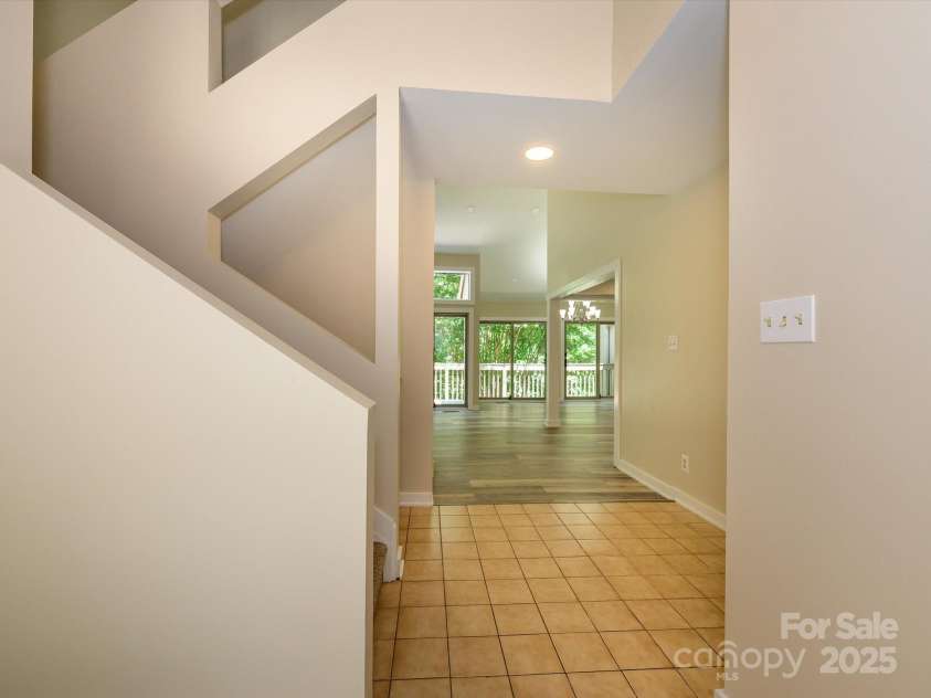 203 Riverview Terrace, Lake Wylie, SC 29710.  MLS# CAR4283761, YatesRealty ID 2386. Foyer