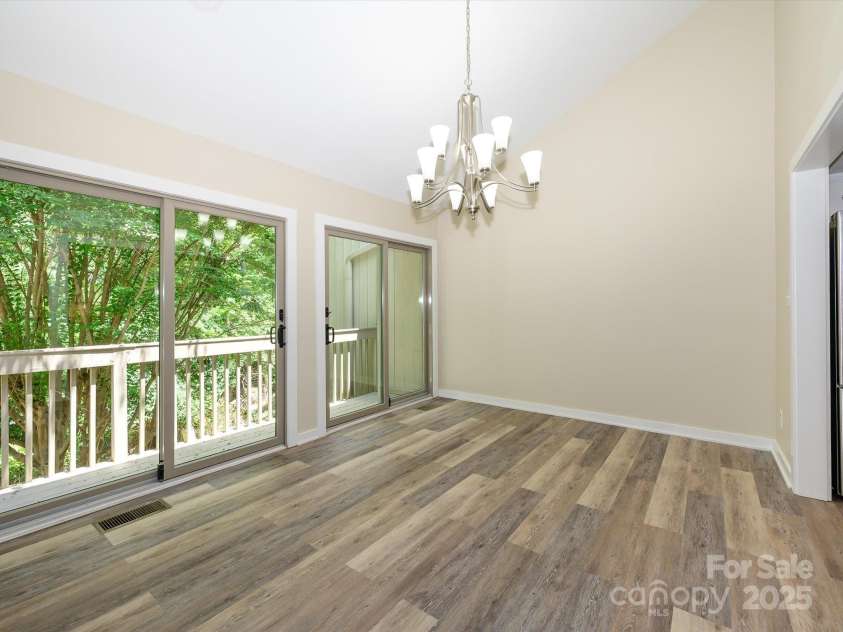 203 Riverview Terrace, Lake Wylie, SC 29710.  MLS# CAR4283761, YatesRealty ID 2386. Main Level Dining Area