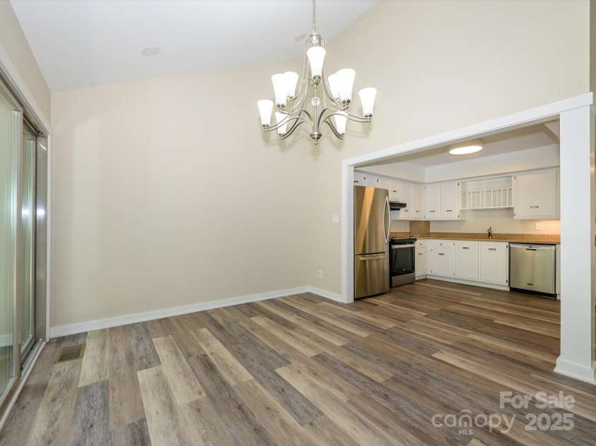 203 Riverview Terrace, Lake Wylie, SC 29710.  MLS# CAR4283761, YatesRealty ID 2386. Main Level Dining Area