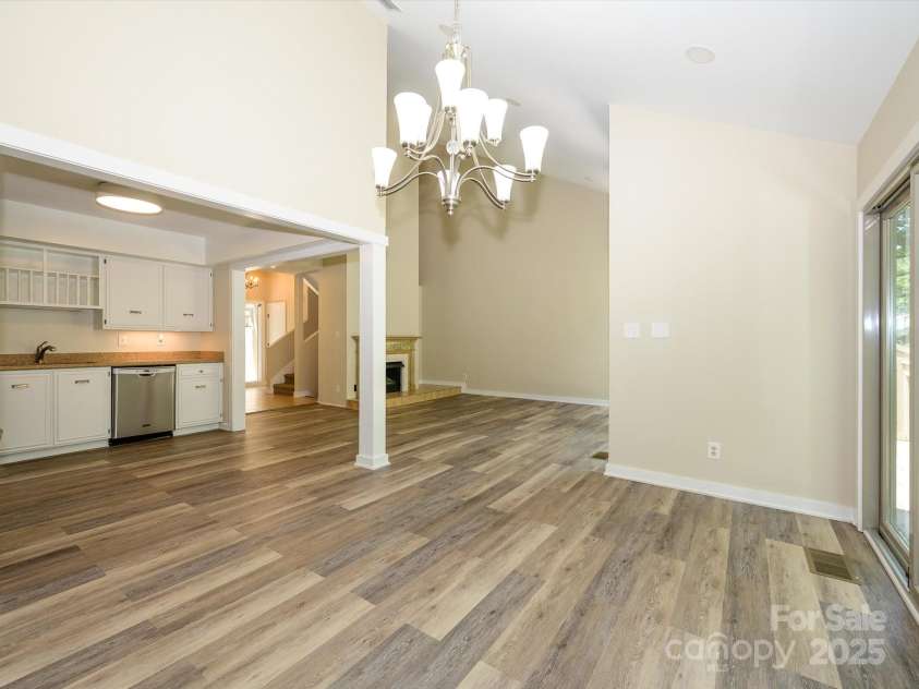 203 Riverview Terrace, Lake Wylie, SC 29710.  MLS# CAR4283761, YatesRealty ID 2386. Main Level Dining Area