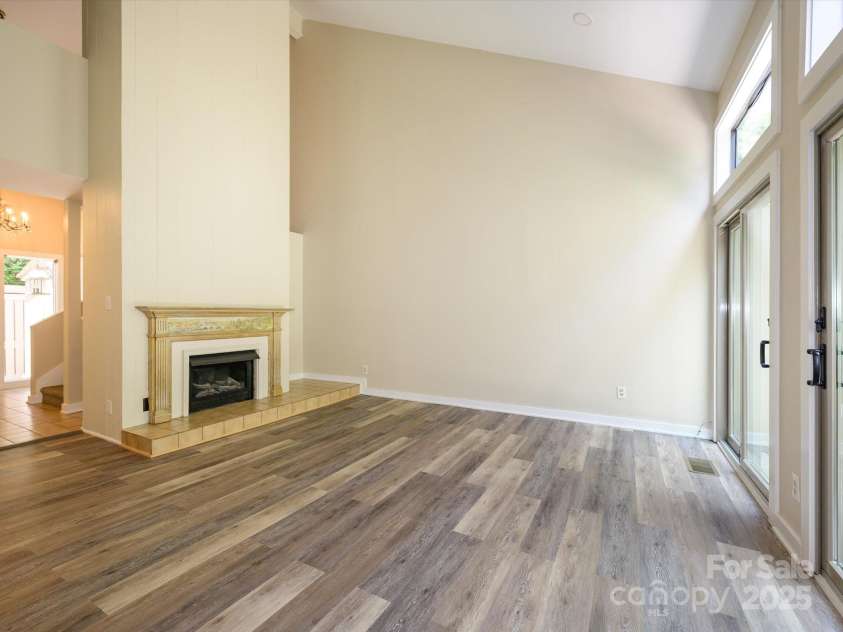 203 Riverview Terrace, Lake Wylie, SC 29710.  MLS# CAR4283761, YatesRealty ID 2386. Main Level Great Room