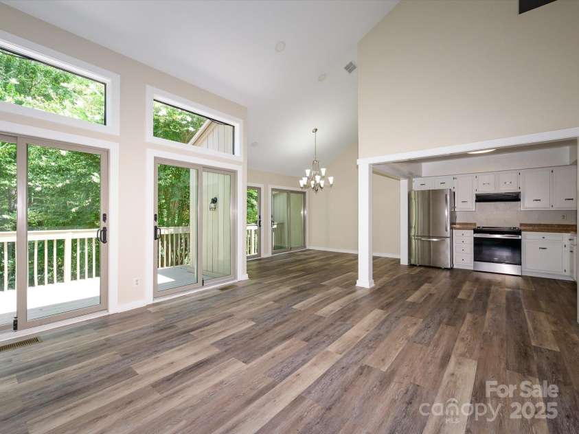 203 Riverview Terrace, Lake Wylie, SC 29710.  MLS# CAR4283761, YatesRealty ID 2386. Main Level Great Room