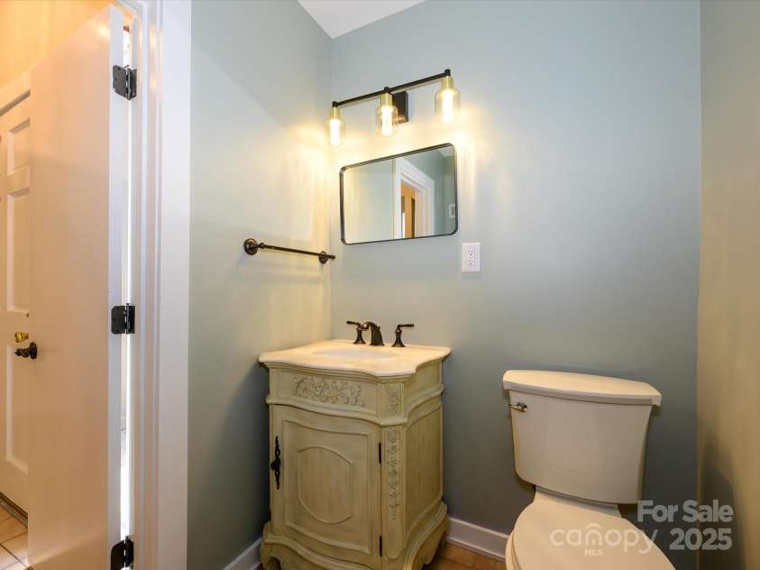 203 Riverview Terrace, Lake Wylie, SC 29710.  MLS# CAR4283761, YatesRealty ID 2386. Main Level Guest Bathroom