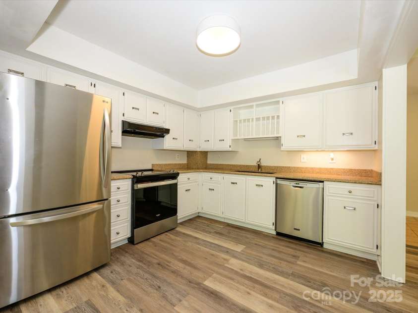 203 Riverview Terrace, Lake Wylie, SC 29710.  MLS# CAR4283761, YatesRealty ID 2386. Main Level Kitchen