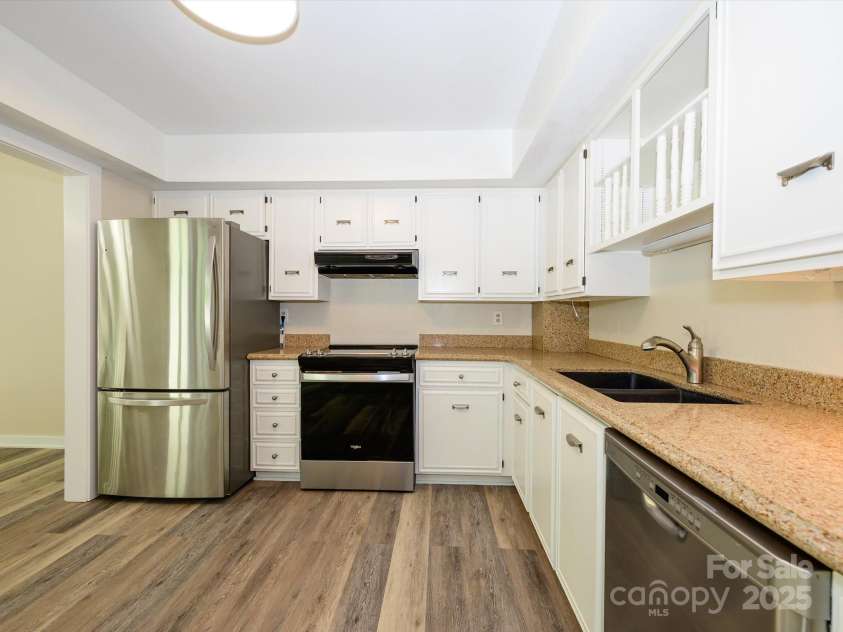 203 Riverview Terrace, Lake Wylie, SC 29710.  MLS# CAR4283761, YatesRealty ID 2386. Main Level Kitchen