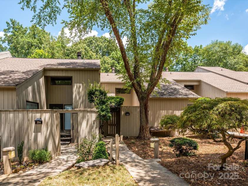 203 Riverview Terrace, Lake Wylie, SC 29710.  MLS# CAR4283761, YatesRealty ID 2386. Spacious 3 level Condo