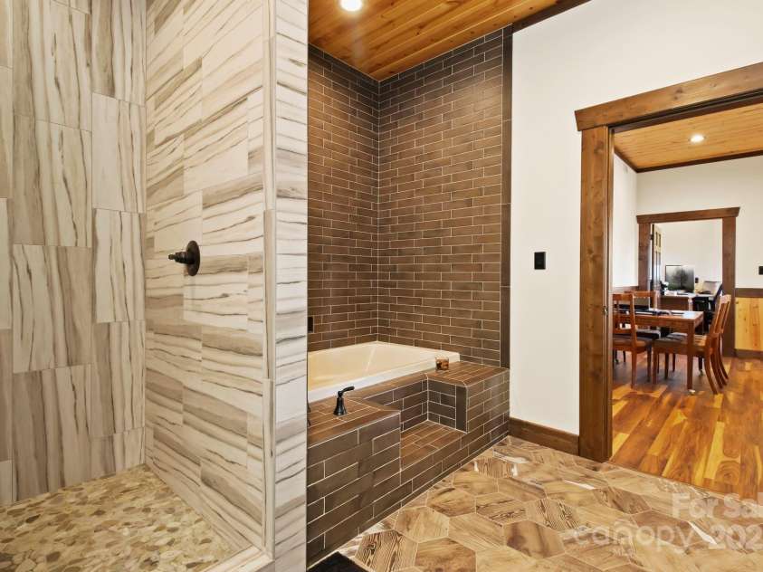 419 Antler Trail, Boone, NC 28607.  MLS# CAR4214579, YatesRealty ID 2386. Full bath on lower level