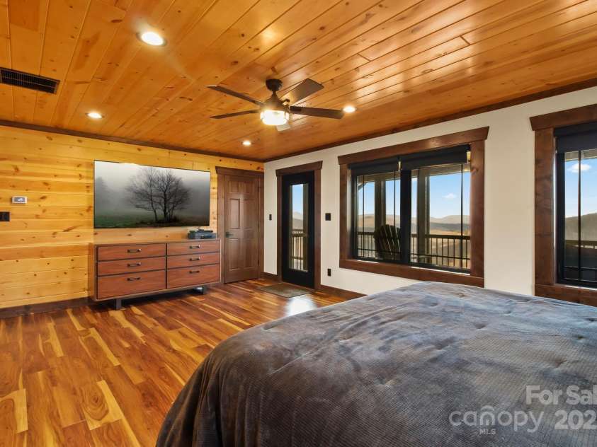 419 Antler Trail, Boone, NC 28607.  MLS# CAR4214579, YatesRealty ID 2386. Primary Suite