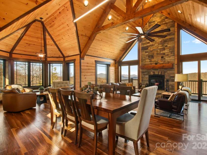 419 Antler Trail, Boone, NC 28607.  MLS# CAR4214579, YatesRealty ID 2386. Vaulted, spacious Great Room