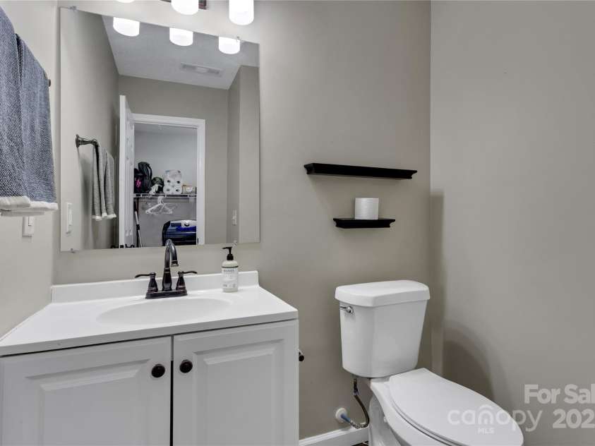 7 Diamond Hill Court, Greer, SC 29651.  MLS# CAR4317117, YatesRealty ID 2386. 1/2 bath