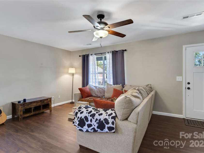 7 Diamond Hill Court, Greer, SC 29651.  MLS# CAR4317117, YatesRealty ID 2386. 