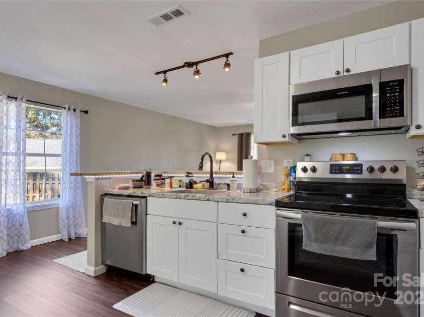 7 Diamond Hill Court, Greer, SC 29651.  MLS# CAR4317117, YatesRealty ID 2386. 