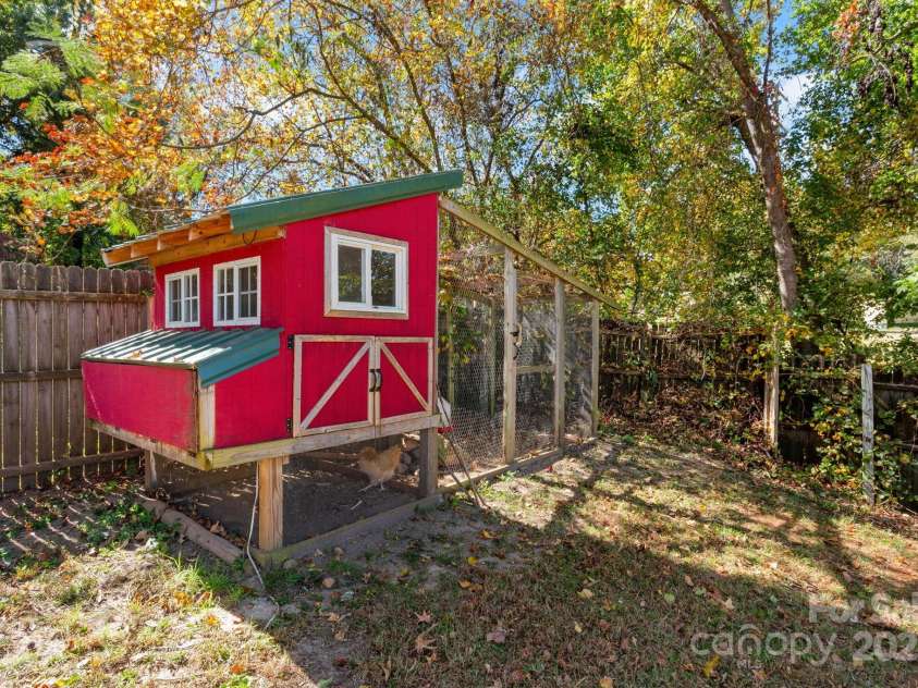 7 Diamond Hill Court, Greer, SC 29651.  MLS# CAR4317117, YatesRealty ID 2386. A custom built chicken coop!