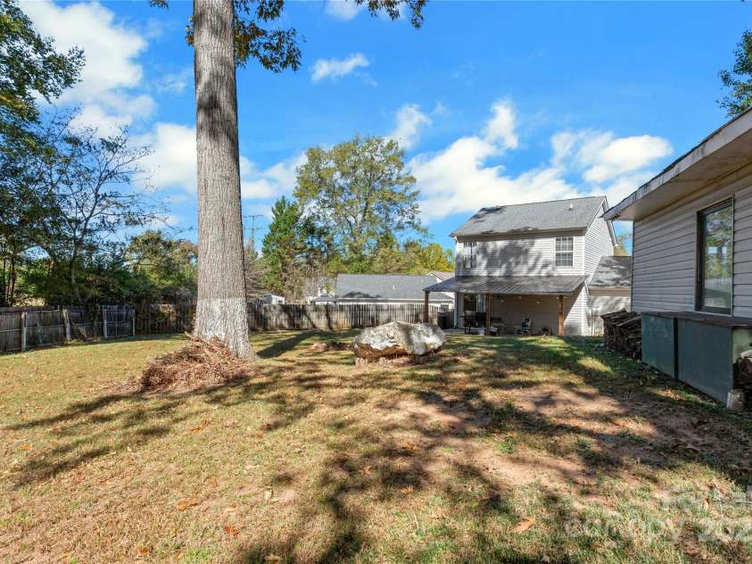 7 Diamond Hill Court, Greer, SC 29651.  MLS# CAR4317117, YatesRealty ID 2386. An astounding fenced in backyard- perfect for pups!