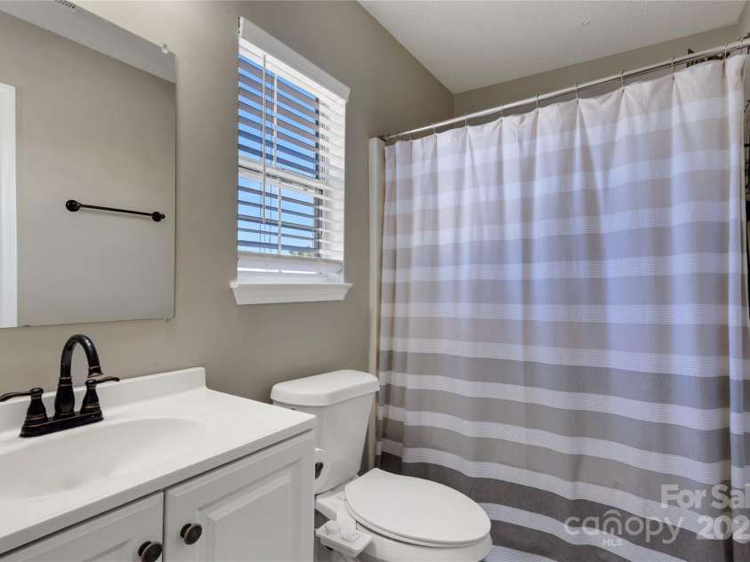 7 Diamond Hill Court, Greer, SC 29651.  MLS# CAR4317117, YatesRealty ID 2386. Primary bathroom, connected to primary bedroom