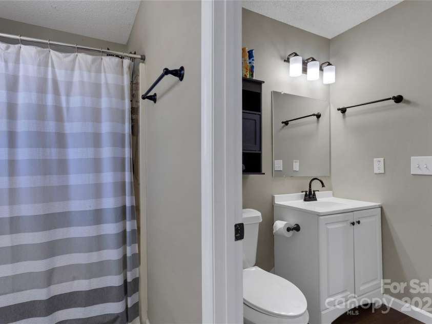 7 Diamond Hill Court, Greer, SC 29651.  MLS# CAR4317117, YatesRealty ID 2386. Secondary bathroom divided with privacy door