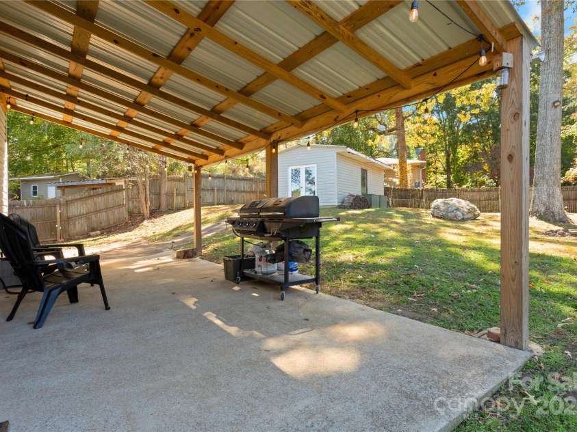 7 Diamond Hill Court, Greer, SC 29651.  MLS# CAR4317117, YatesRealty ID 2386. Spend time outside, no matter the weather, under your covered back patio
