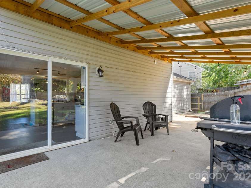 7 Diamond Hill Court, Greer, SC 29651.  MLS# CAR4317117, YatesRealty ID 2386. Throw some steaks on the grill!